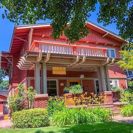 Lady Geneva Bed & Breakfast Medford Extérieur photo