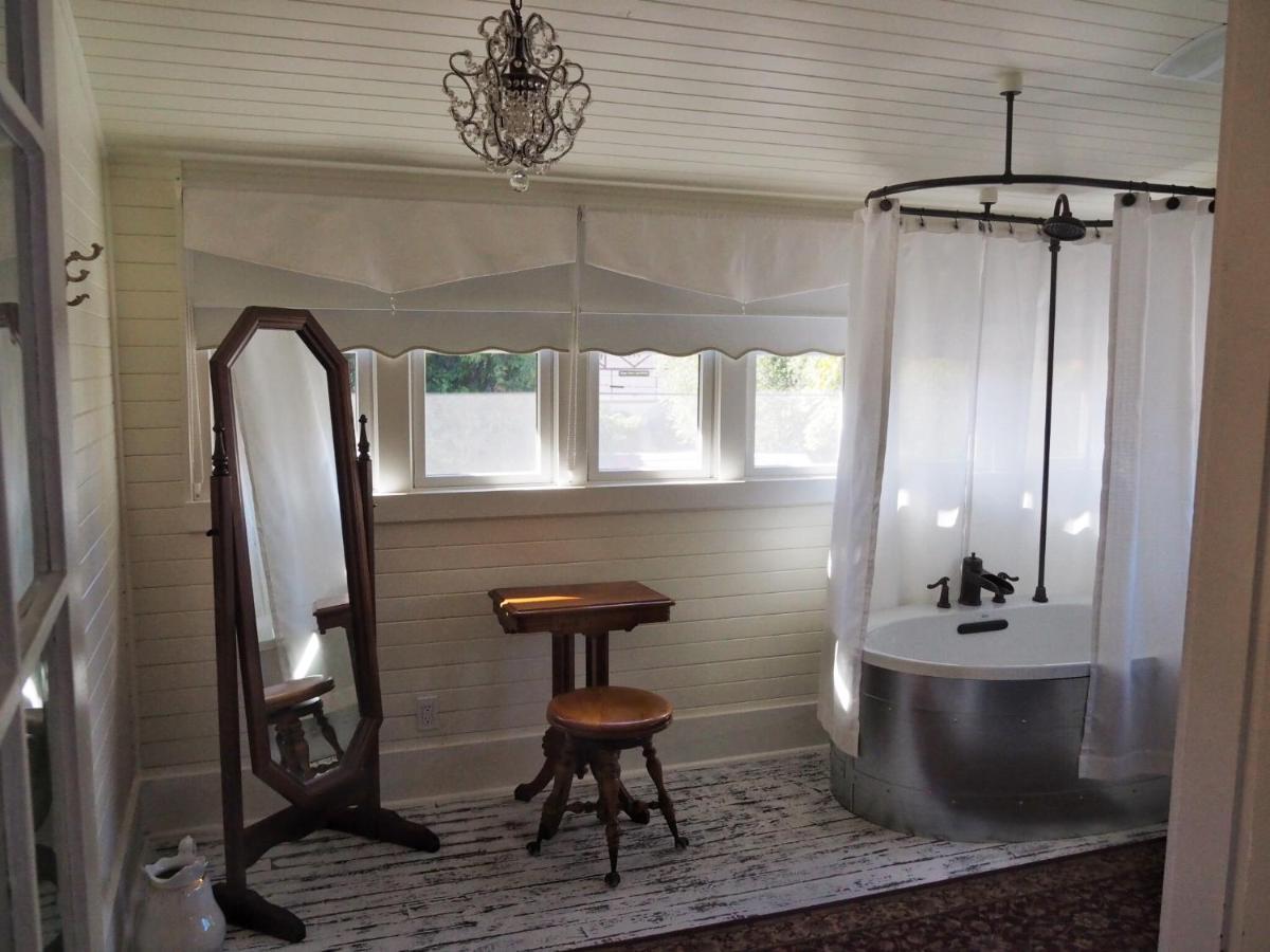 Lady Geneva Bed & Breakfast Medford Extérieur photo