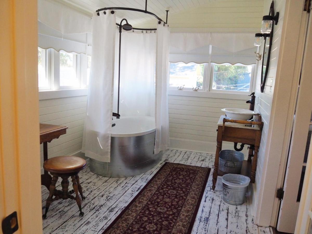 Lady Geneva Bed & Breakfast Medford Extérieur photo