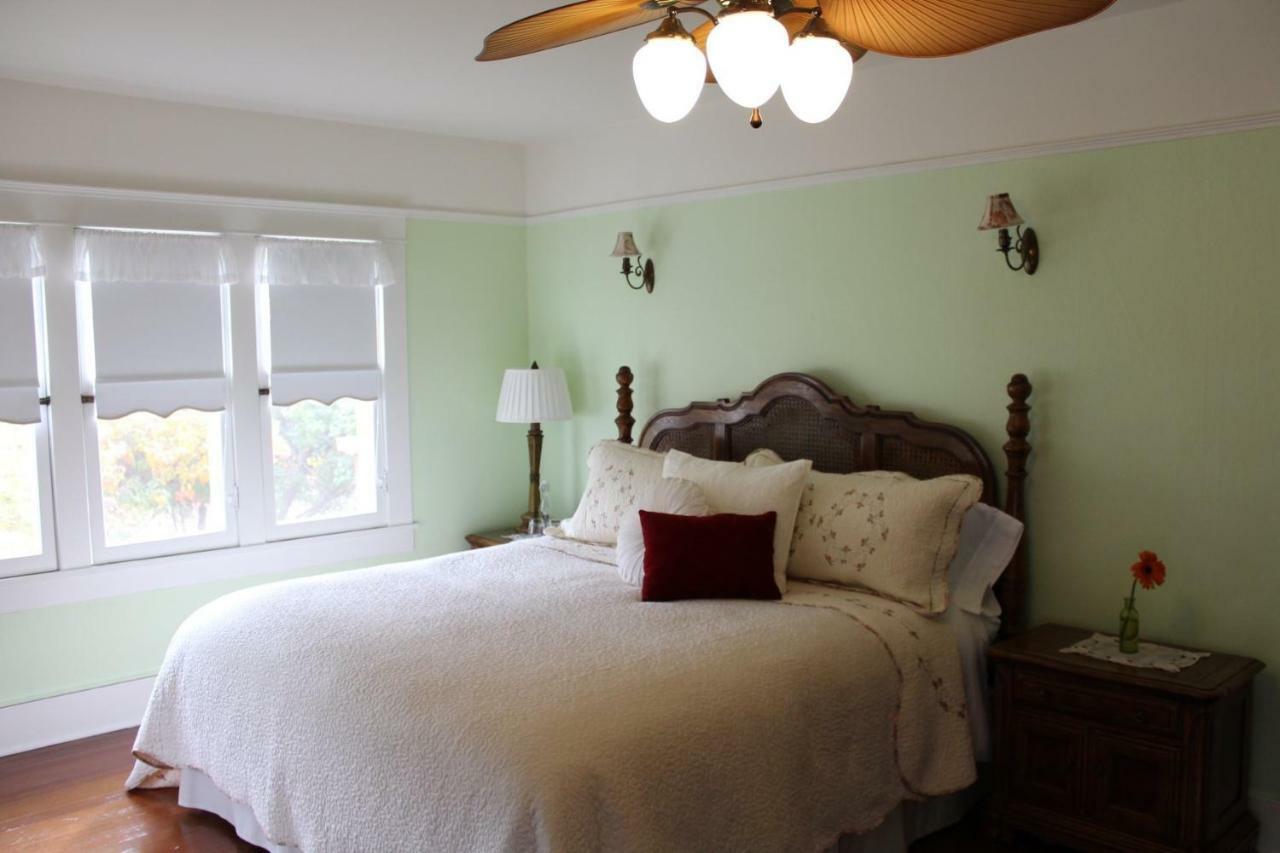 Lady Geneva Bed & Breakfast Medford Extérieur photo